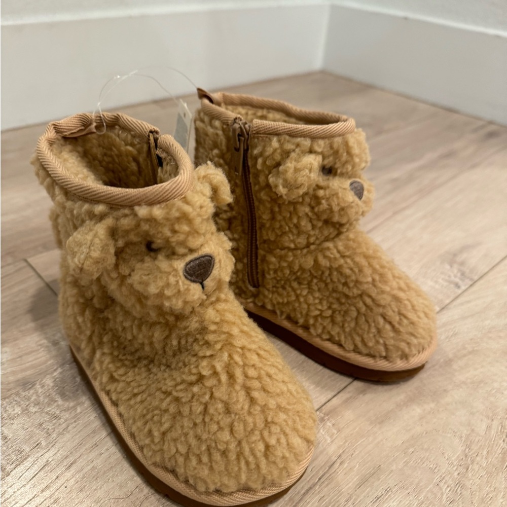 Baby Gap Faux fur booties size 8 toddlers
